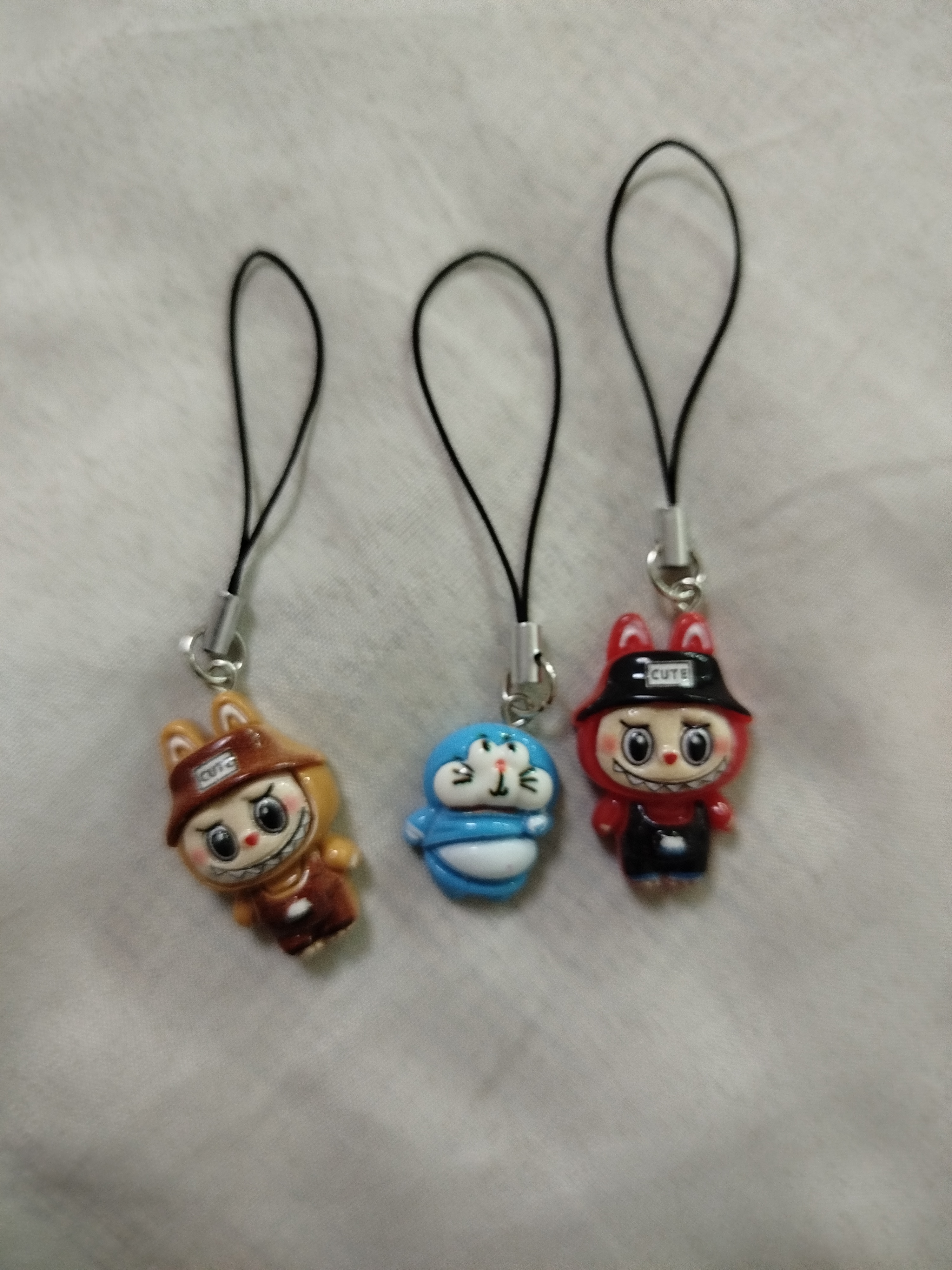 آویز موبایل فانتزی مدل لبوبو خمیری