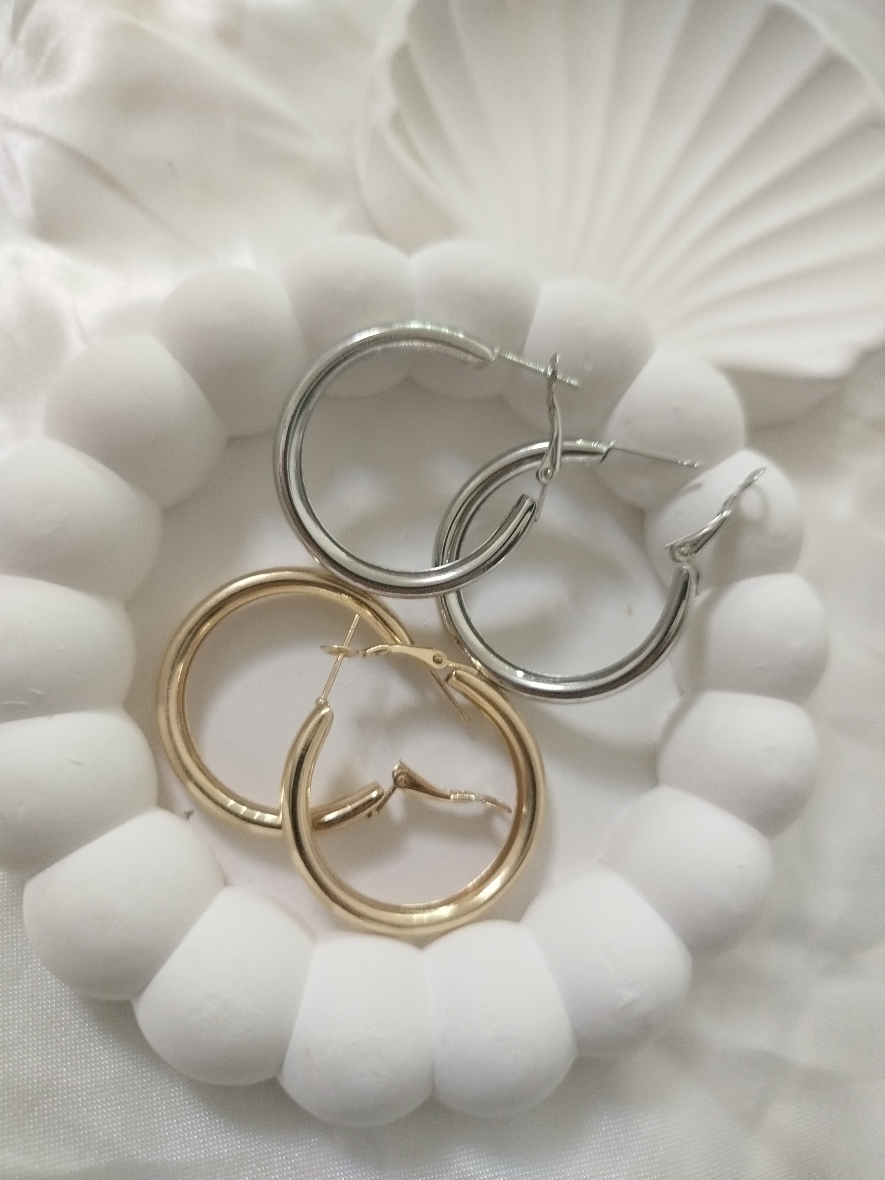 گوشواره حلقه ای عریض سایز بزرگ تر از متوسط Zara