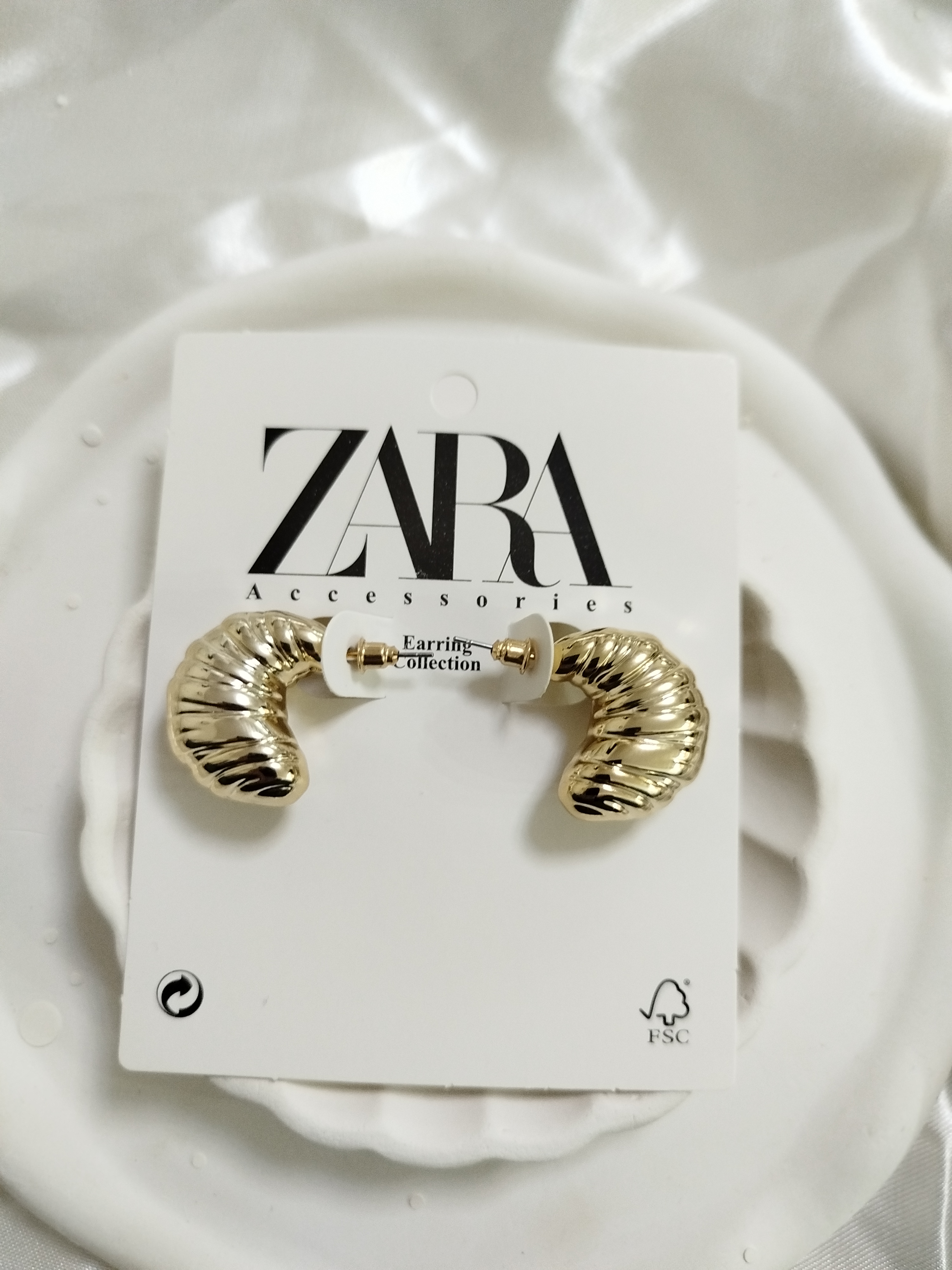 گوشواره کروسان فشن میگو طلایی میگویی استیل آبکاری رادیوم برند زارا Zara خاص و شیک