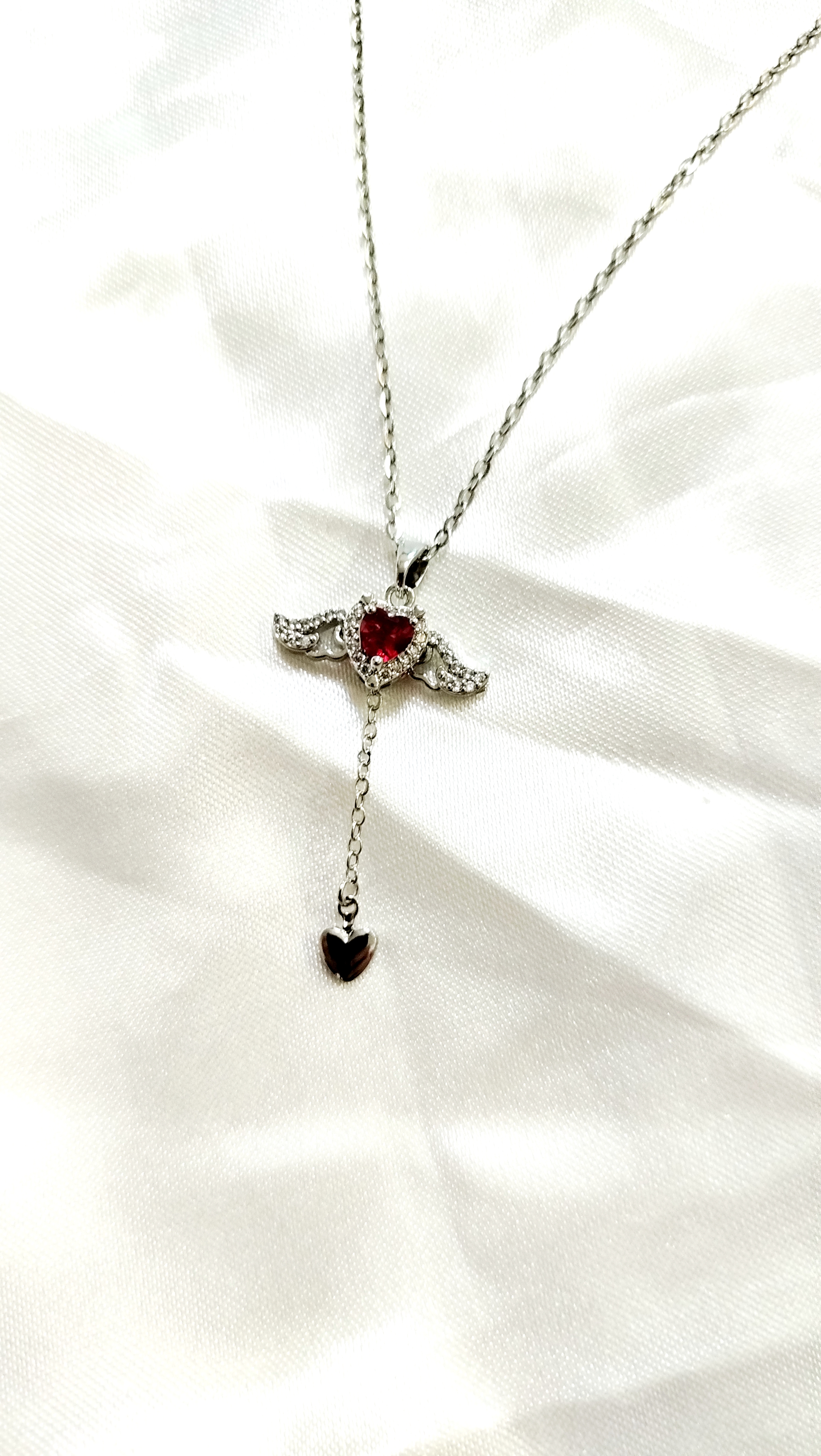 گردنبند بال فرشته قلبی نگین قرمز یاقوتی استیل رنگ ثابت برند سواروسکی Swarovski زنجیر دیپلمات ۴۵ سانت استیل رنگ ثابت