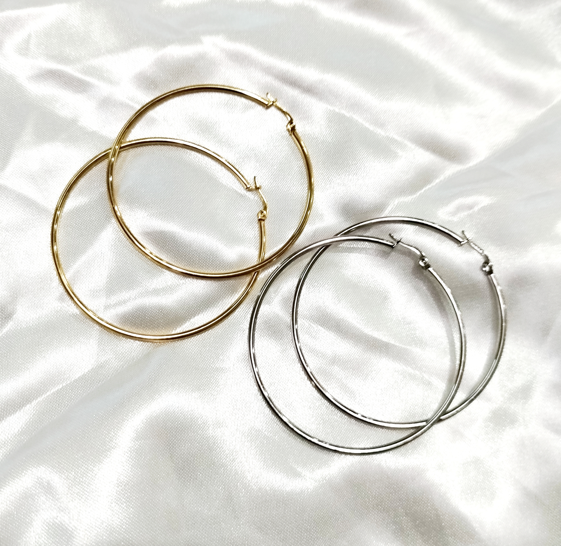 گوشواره حلقه ای سایز بزرگ 6 سانت استیل آبکاری طلا و نقره رنگ ثابت ضد حساسیت و آلرژی از برند زارا اروپا