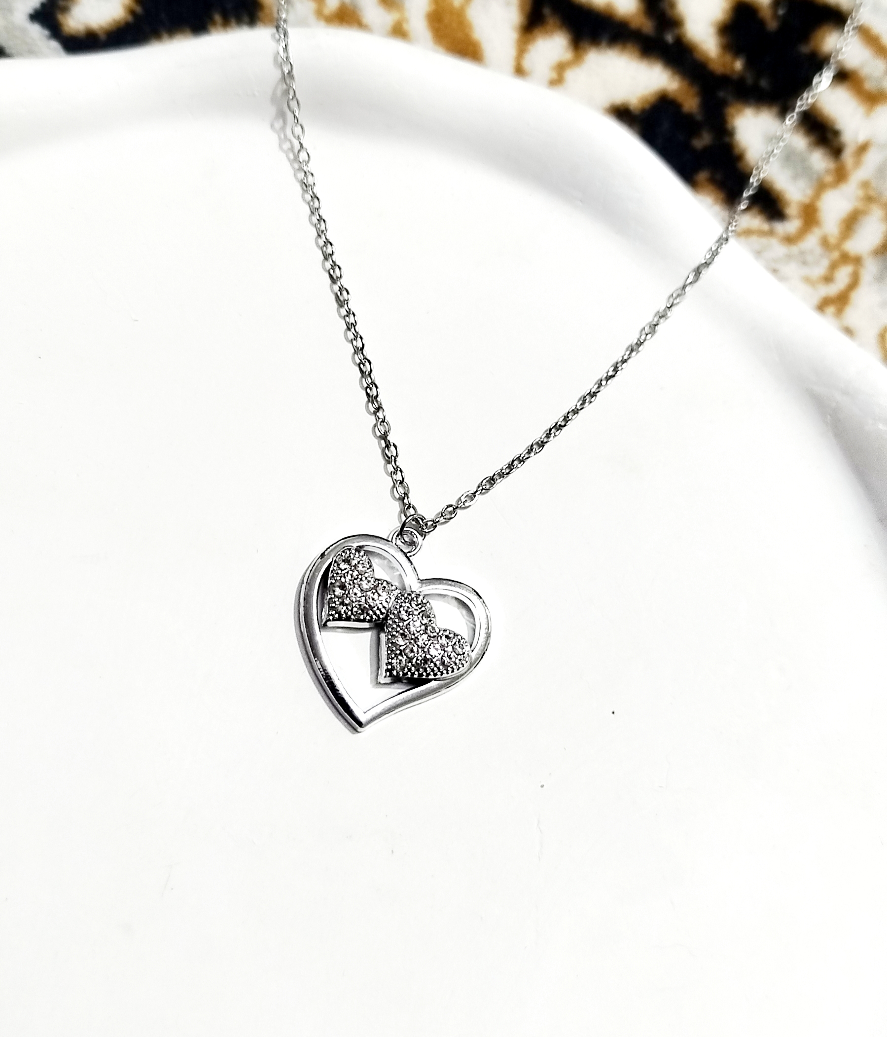 گردنبند استیل دوقلب نگین دار رنگ ثابت ضد حساسیت لوکس از برند Zara accessories