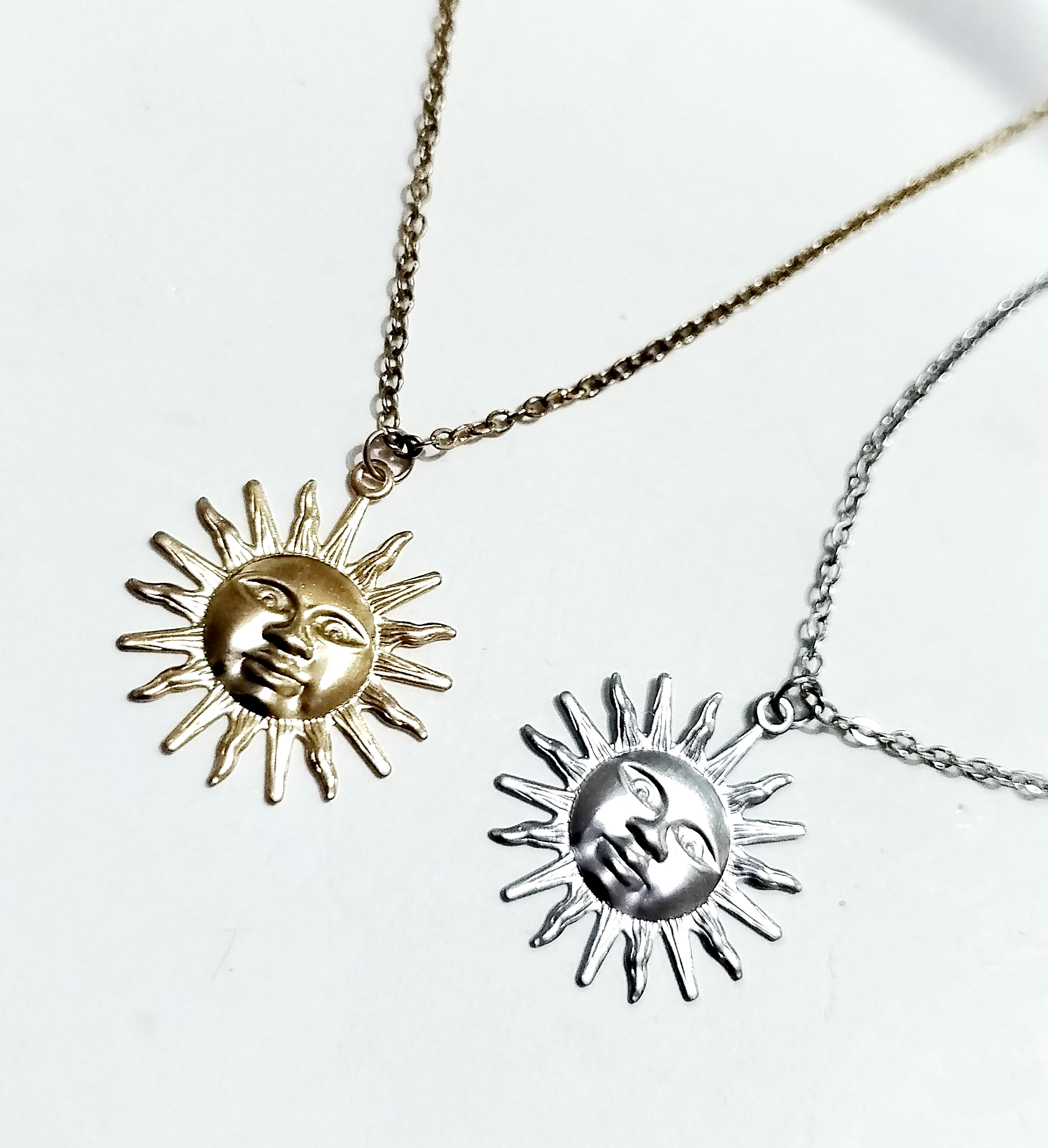 گردنبند خورشید طلایی و نقره‌ای استیل رنگ ثابت ضد حساسیت و آلرژی از برند Zara accessories