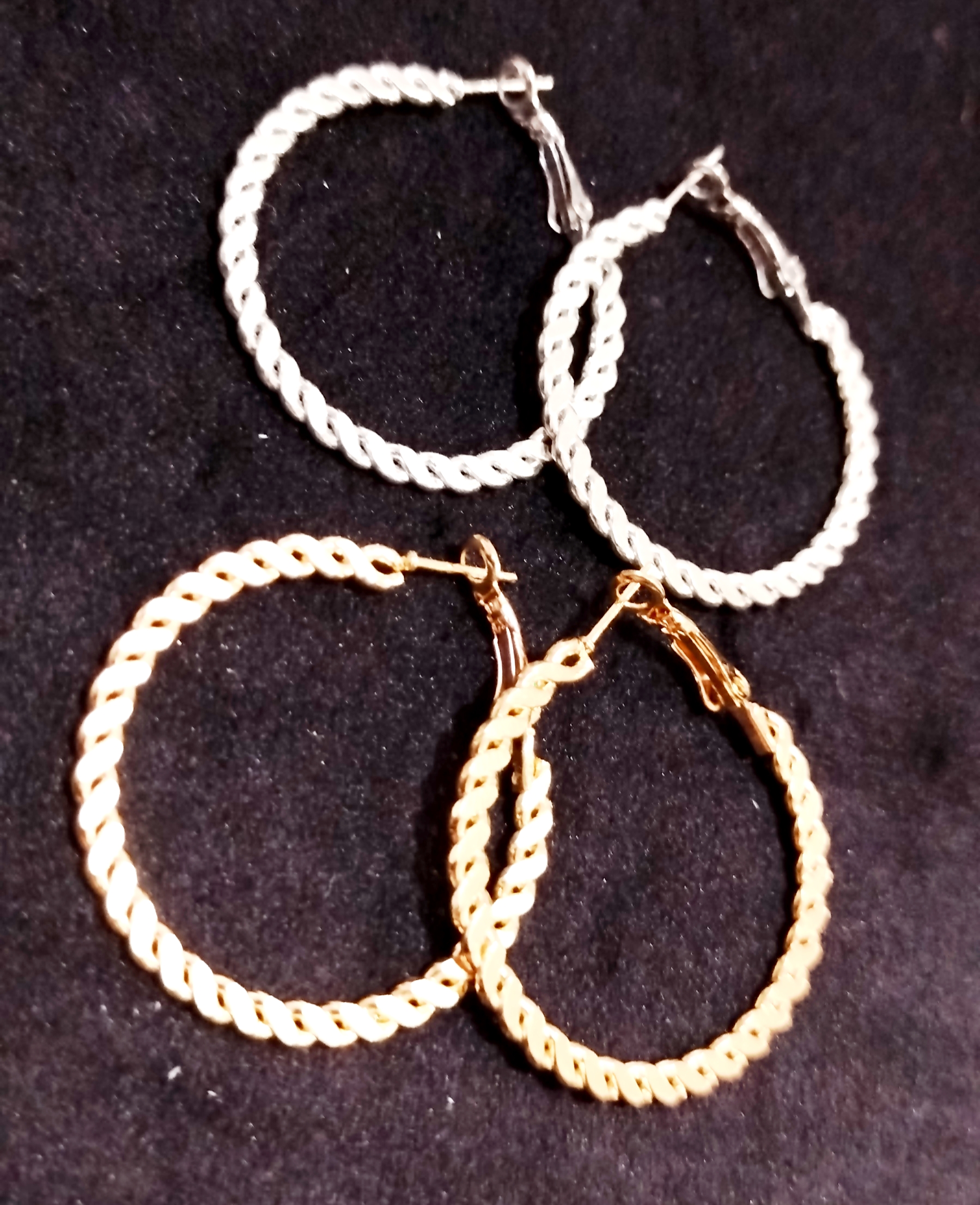 گوشواره حلقه‌ای زنجیری بافت الیزه رنگ ثابت Chain earrings استیل ضد حساسیت سایز بزرگ از برند اصلی Zara accessories