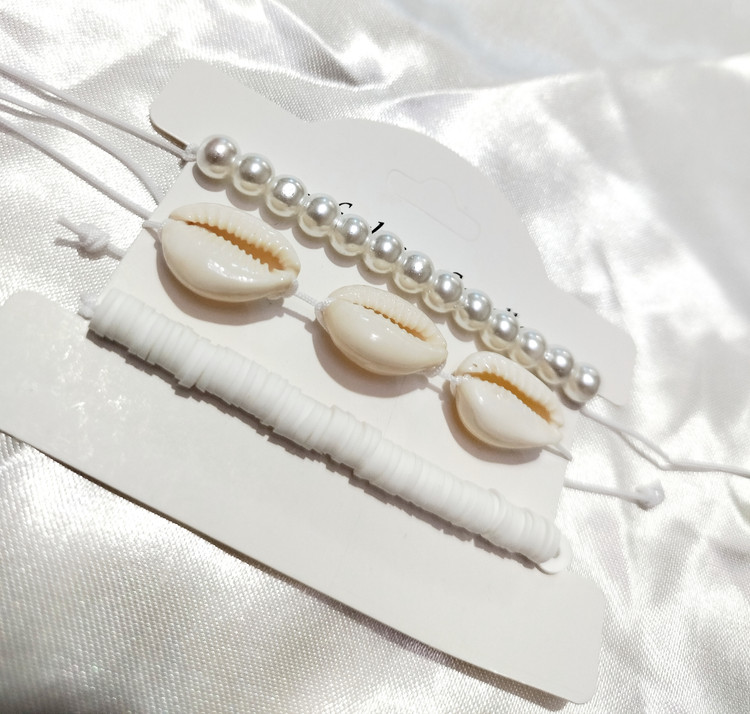 ست ۳ تایی دستبند و پابند مرواریدی و صدفی طبیعی (Cowrie) | قابل تنظیم، استایل ساحلی تابستانی دریایی، چندکاره از برند H&M ایتالیا