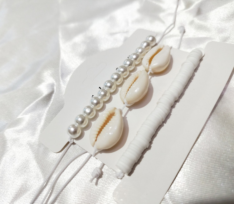 ست ۳ تایی دستبند و پابند مرواریدی و صدفی طبیعی (Cowrie) | قابل تنظیم، استایل ساحلی تابستانی دریایی، چندکاره از برند H&M ایتالیا
