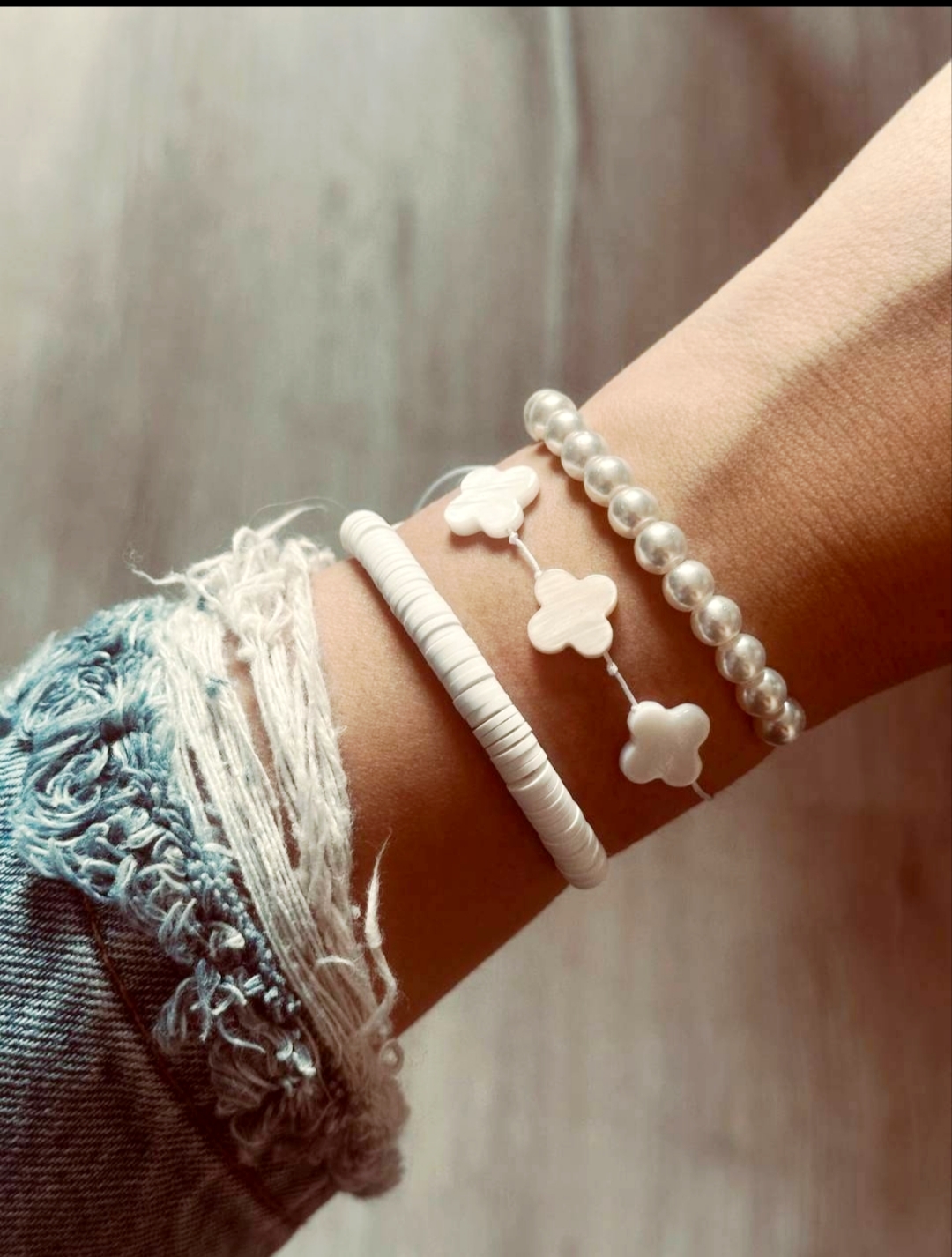 دستبند و پابند H&M ست ۳ تایی ونکلیف ، مرواریدی و صدفی سفید |قابل شستشو کاملاً قابل تنظیم،سبک ساحلی دریایی ترند متریال اروپایی بهترین کیفیت مناسب استایل تابستانی