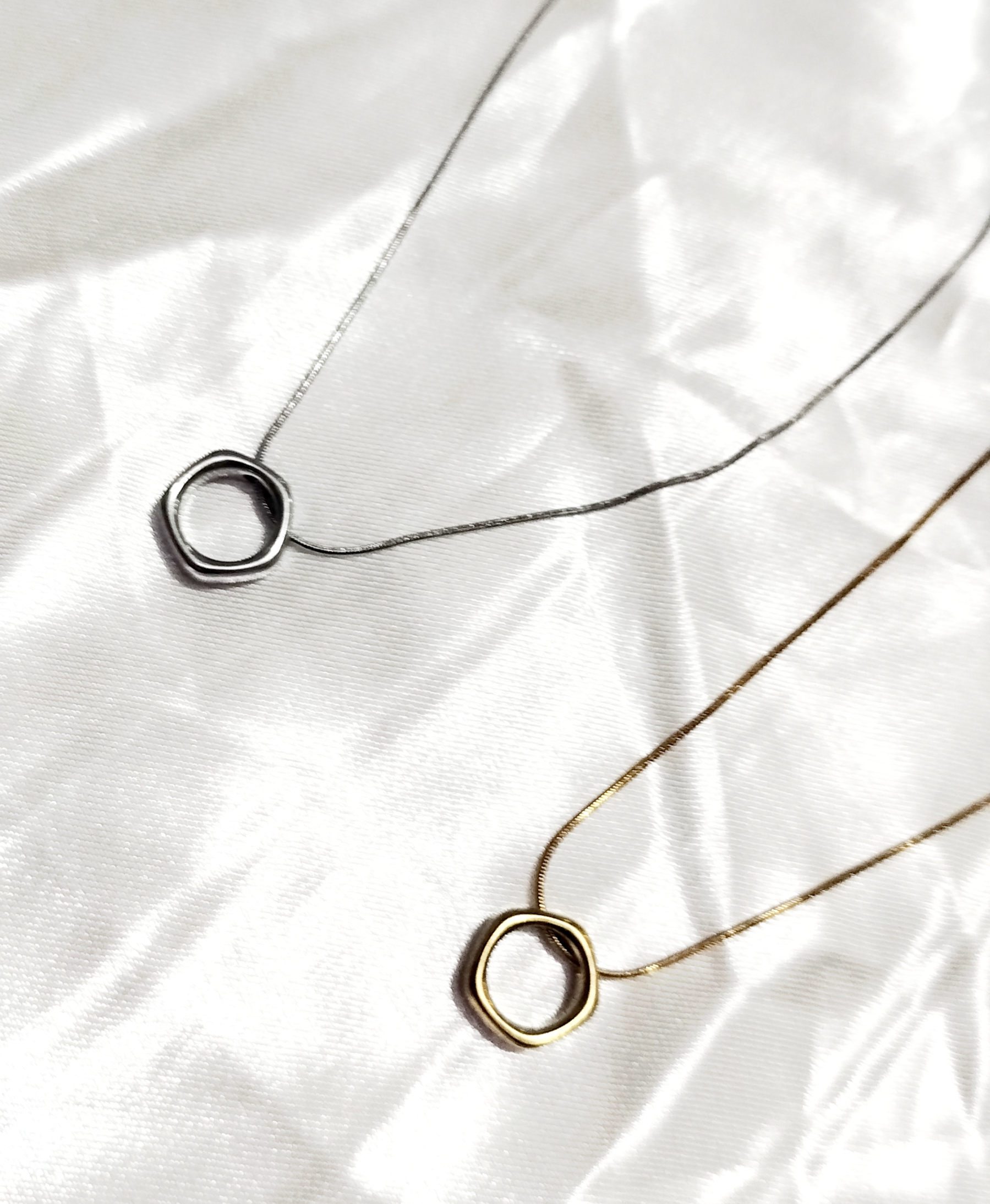 گردنبند استیل حلقه‌ای مینیمال (Open Circle Necklace) | رنگ ثابت | ضد حساسیت | زنجیر ظریف | طلایی و نقره‌ای از برند Zara اروپا