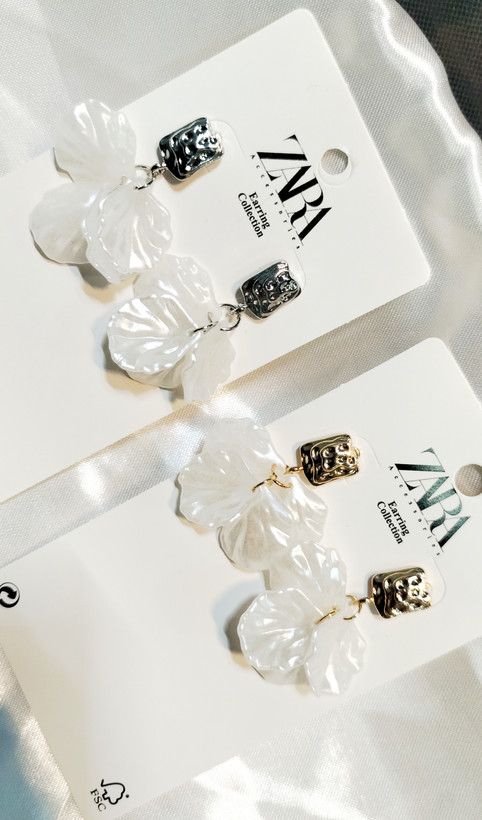 🤍 گوشواره مدل White Blossom طرح گلبرگ صدفی آویزدار | استیل آبکاری رادیوم لوکس | طلایی و نقرهای | ضد حساسیت و سبک | ترند ۲۰۲۶ اروپا | مناسب استایل مجلسی و خاص