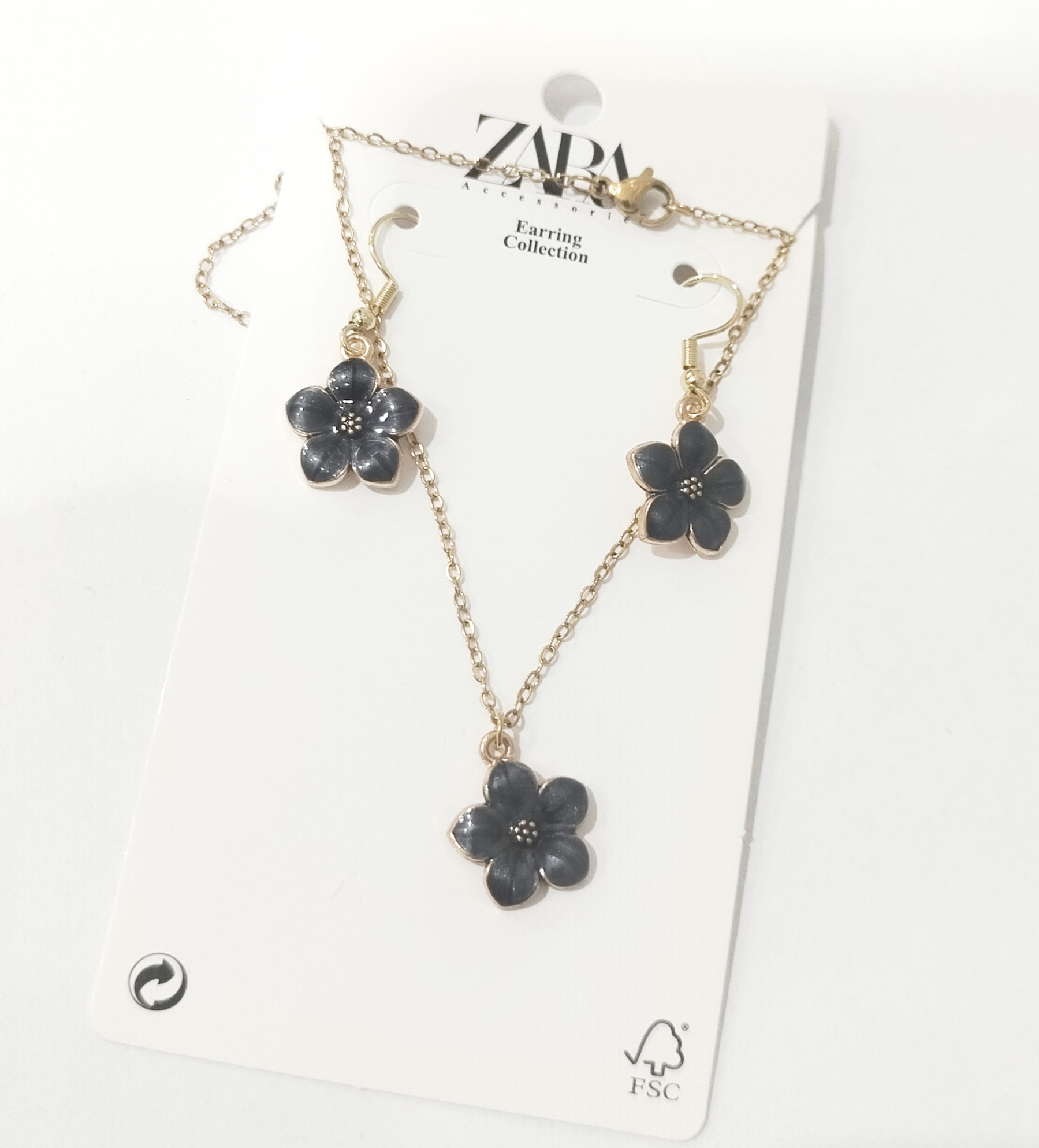نیم ست گوشواره گردنبند گل مشکی ترند استیل ضد حساسیت از برند Zara accessories